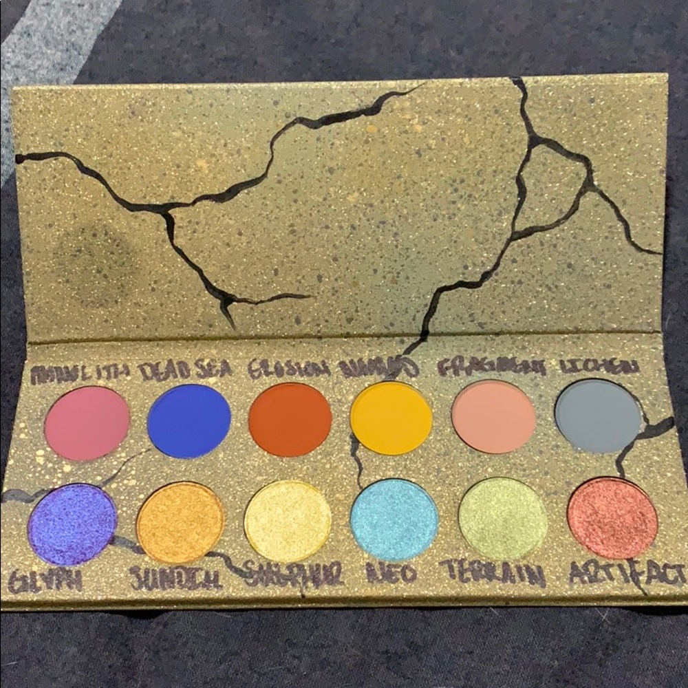 Clionadh Cosmetics ARCHEO palette